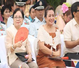 CD Remedios Rodriguez with Mrs. Miniang Pamintuan, Mayor Ed's wife