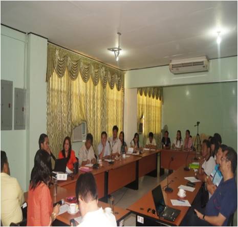 Participants raise issues during the open forum