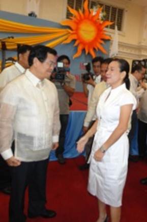 Cong. Rodriguez chats with Senator Poe after the oath taking