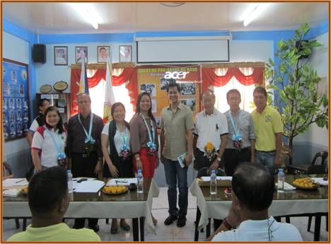 Mayor Joet Garcia ( 4th from right) and PB Benjie Meriño (1st from right) pose with the validation team