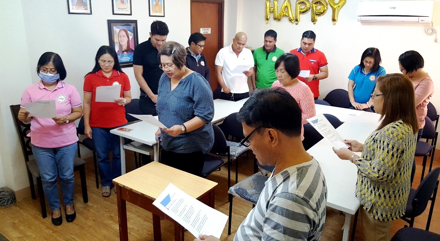 SAY A LITTLE PRAYER. DILG Tarlac personnel gather to pray the Prayer for Peace on February 7, 2019 at the Provincial Office.