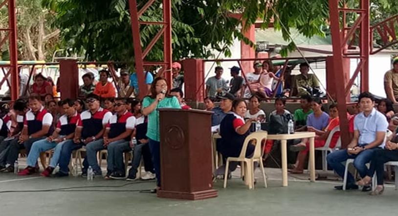 PD Herman addresses the crowd during this semester’s showcase barangay assembly in Iba, San Jose.